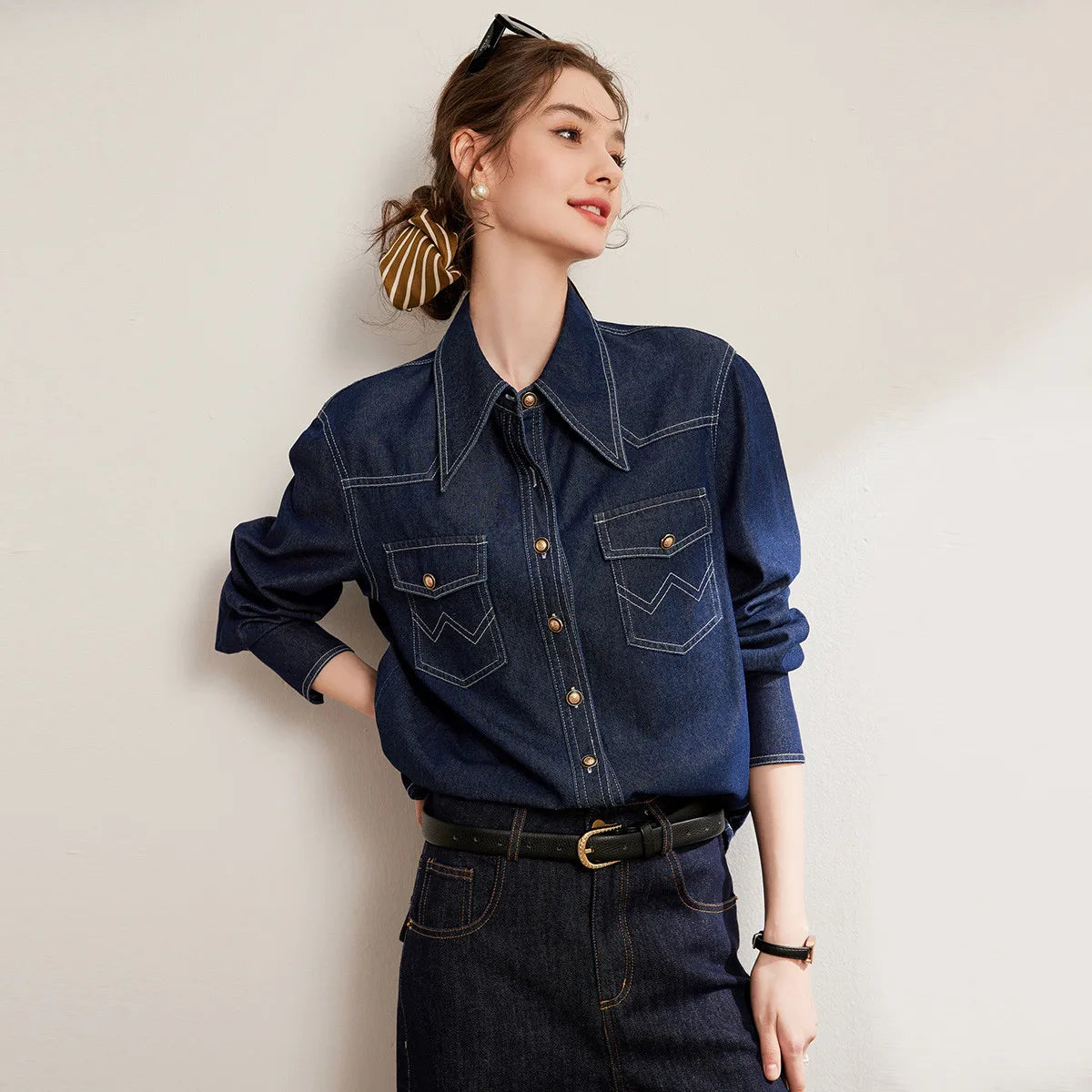 LOUIS YAO 2025 Spring Color Contrasting Bright Thread Denim Shirt Retro Collar Single breasted Long sleeved Women's Shirt